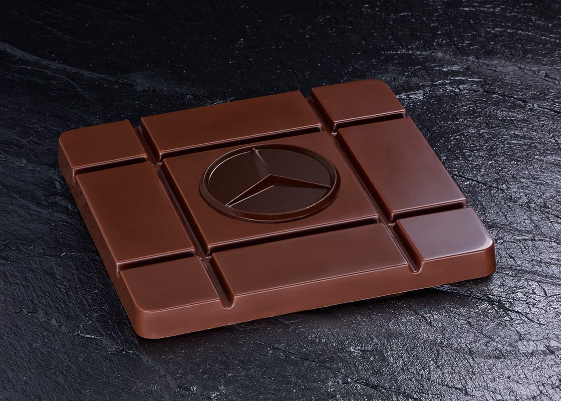 Schokoladentafel mit gegossenem Mercedes-Logo