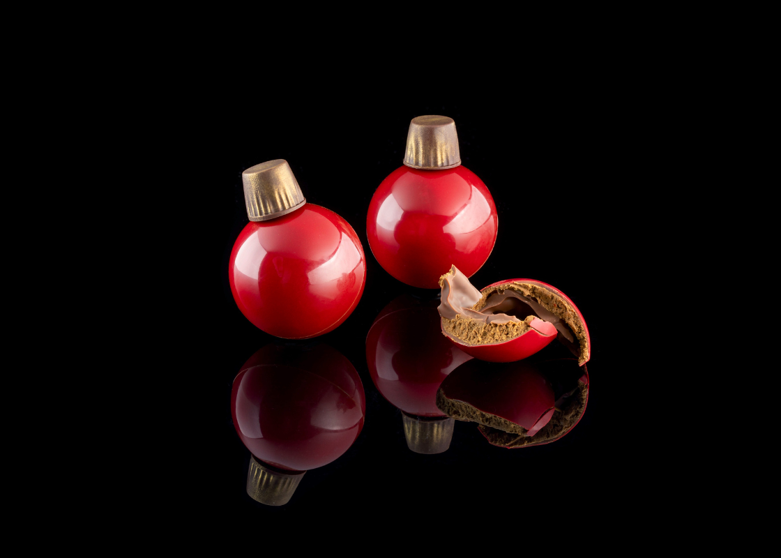 Christbaumkugel gefüllt mit Bratapfel-Praliné