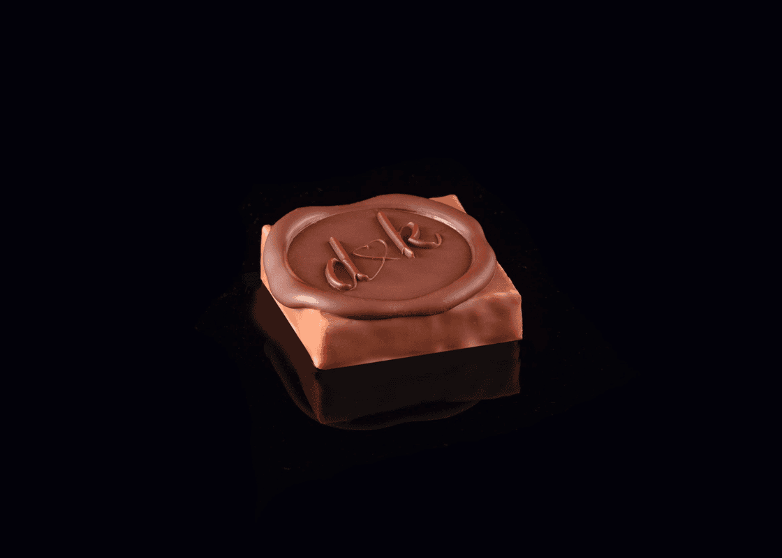 Schnittpraline mit geossenem Schokoladen-Siegel